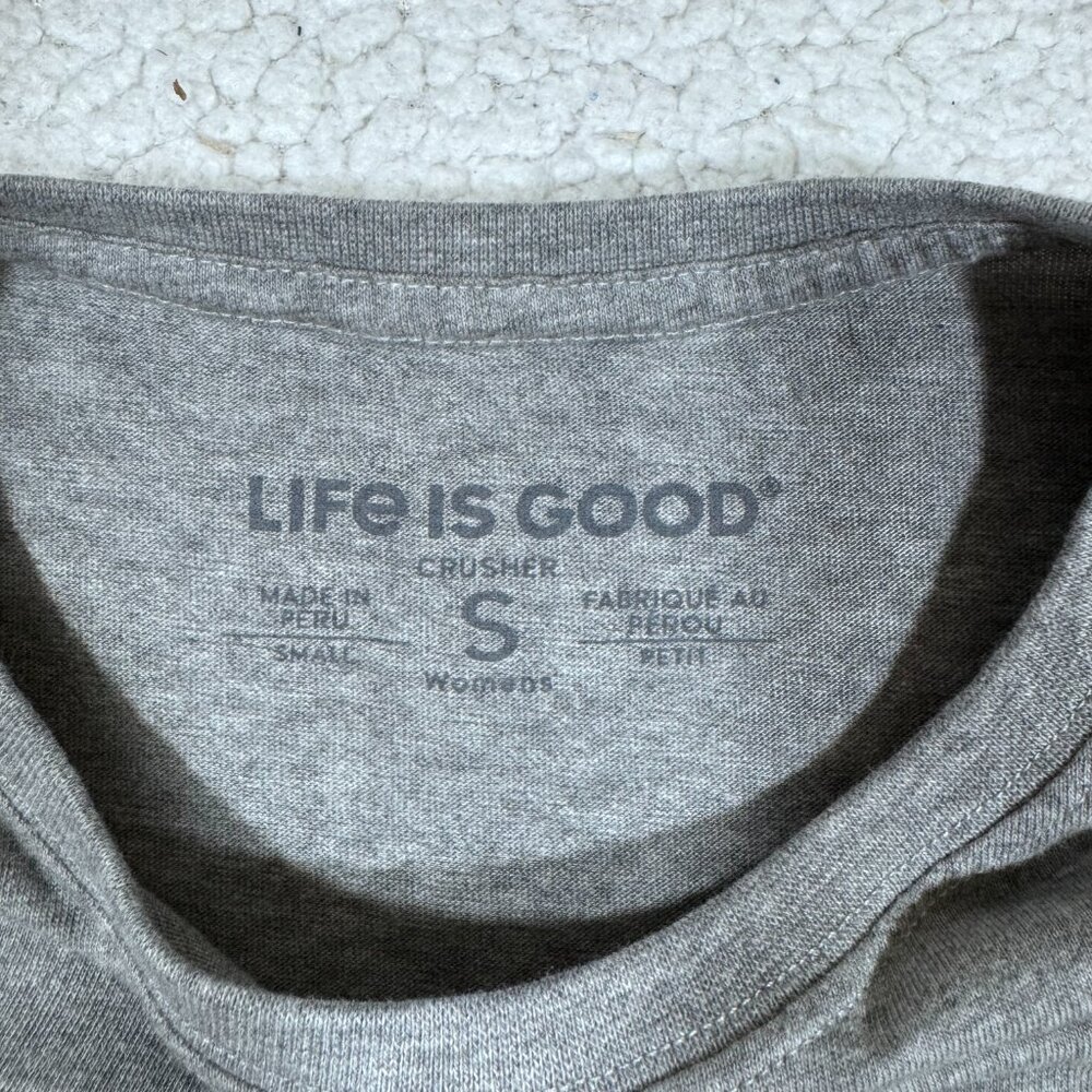 Life is Good Womens Christmas Crusher Tee T Shirt Size Small Gray Truck - Picture 4 of 5